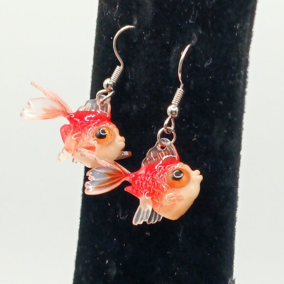 Silly Little Hypoallergenic Spencer's Goldfish Earrings - Picture 2 of 2